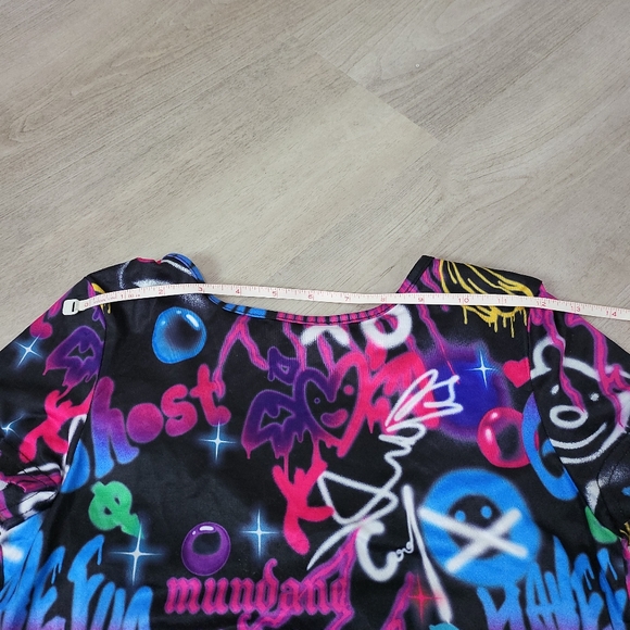 (3/$15) SHEIN crop top graffiti print multicolored short sleeves cross back - Picture 5 of 14